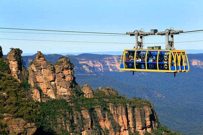 The Scenic Skyway cable car crossing high above the Jamison Valley