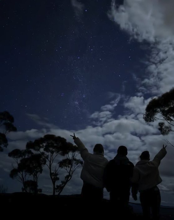 Stargazers under a clear night sky in the Blue Mountains